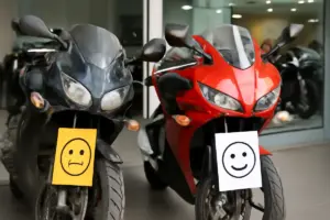 Differenza tra moto usata da privato e da concessionario: il dettaglio che impatta sulla tranquillità post-acquisto